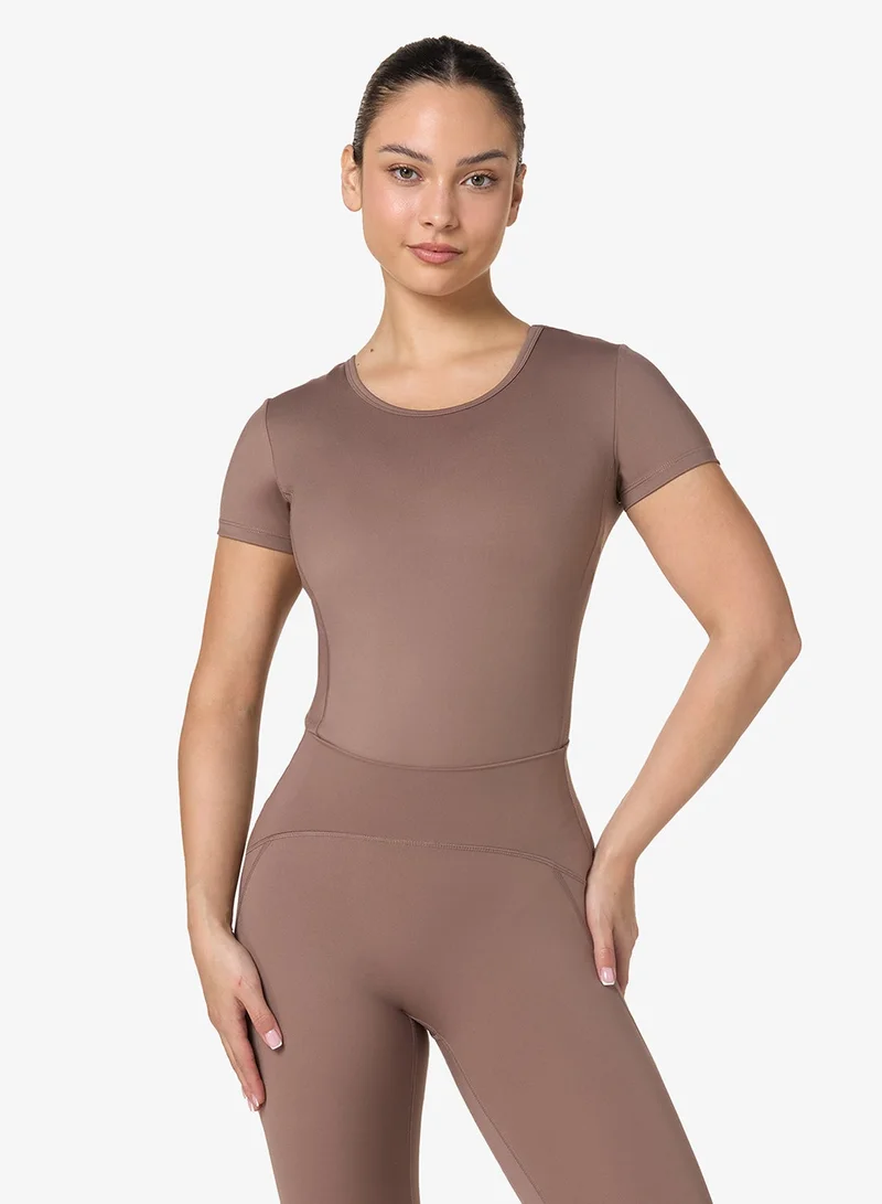 سكوات وولف بودي سوت بأداء بظهر مفتوح