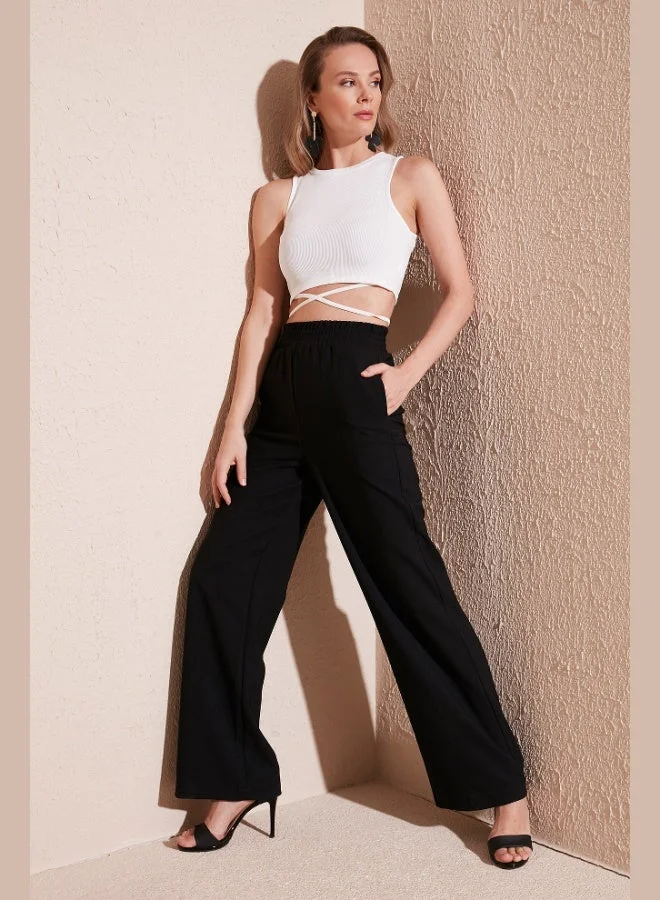 ليلا بلوزة قصيرة نسائية بتفاصيل رباط متقاطع