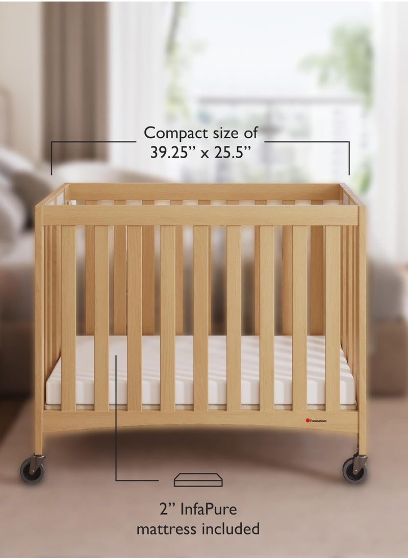 فاونديشن سرير أطفال خشبي صغير قابل للطي من Foundations Travel Sleeper، سرير أطفال محمول مع مرتبة سرير من إسفنج InfaPure مقاس 2 بوصة وعجلات تجارية، سرير فندقي (طبيعي)  - Image 2