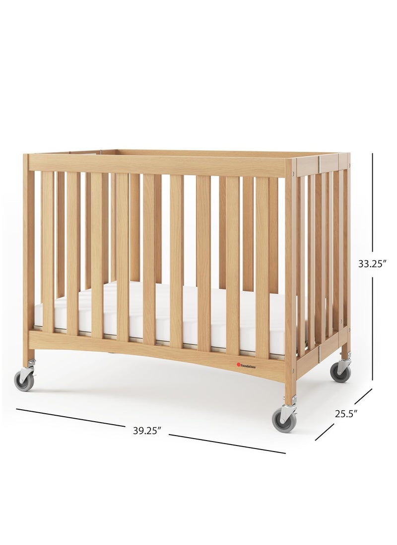 فاونديشن سرير أطفال خشبي صغير قابل للطي من Foundations Travel Sleeper، سرير أطفال محمول مع مرتبة سرير من إسفنج InfaPure مقاس 2 بوصة وعجلات تجارية، سرير فندقي (طبيعي)  - Image 5