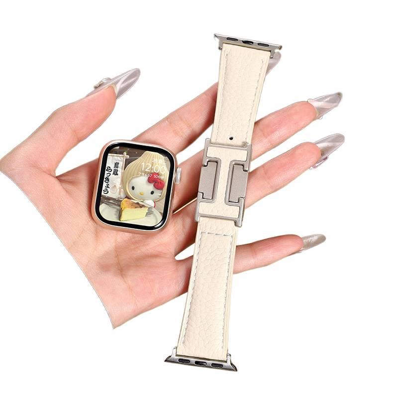 سوار ساعة ذكية سوار جلدي كلاسيكي متوافق باللون أبيض قابل للتعديل مع Apple Watch 38/40/41/42/44/45/49mm بملاءمة قابلة للتعديل وحزام بديل - Image 1