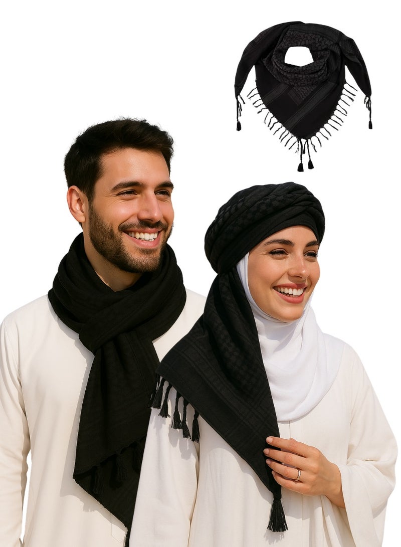 مهرا شال كوفية قطنية سوداء للجنسين، مقاس 110 × 110 سم، بتصميم عربي كلاسيكي مع أطراف مزينة بالشرّابات. مثالي للسفر، والحماية أثناء الأنشطة الخارجية، والمهرجانات، والاستخدام اليومي. - Image 1
