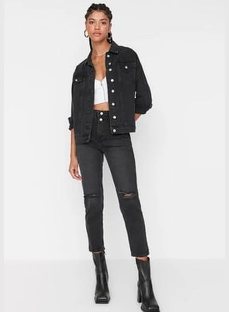 trendyol Ripped Black High Waist Mom Jeans with Double Buttons TWOSS22JE00087