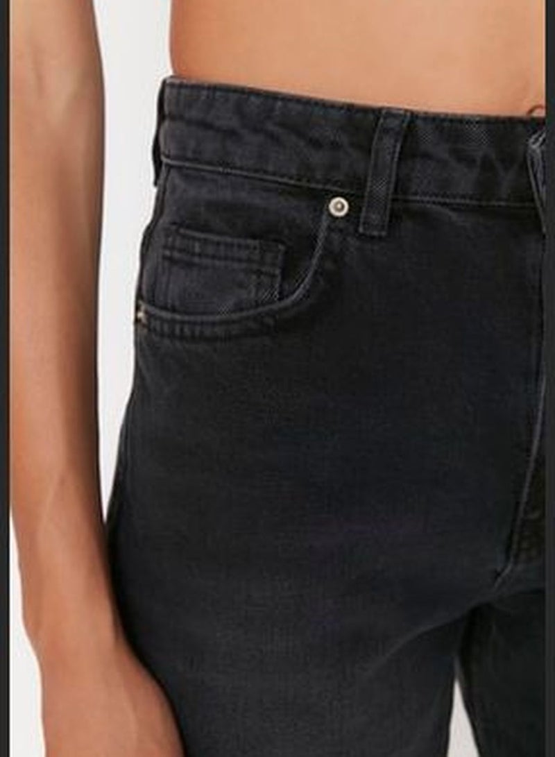 trendyol Ripped Black High Waist Mom Jeans with Double Buttons TWOSS22JE00087 - Image 4