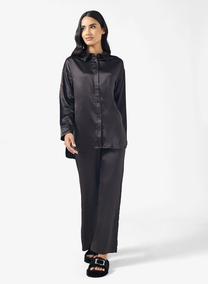 جينجر طقم بيجامة ساتان بأزرار بقصة مريحة - Image 4