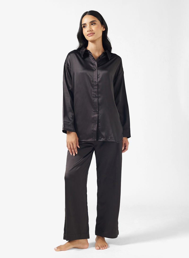 جينجر طقم بيجامة ساتان بأزرار بقصة مريحة - Image 1