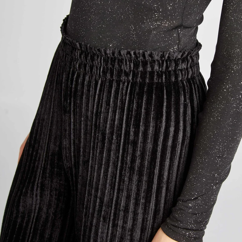 Kiabi  Wide-Leg Pleated Velvet Trousers Black for Women | Best Price UAE