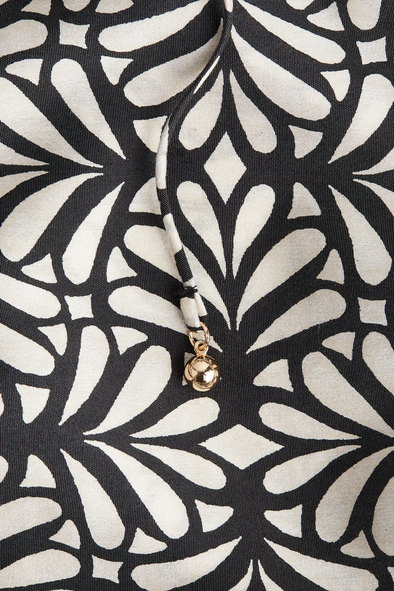 H&M Tie-detail dress