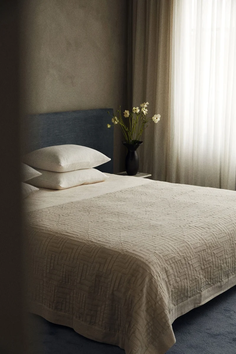 اتش اند ام مفرش سرير من نسيج الجاكار