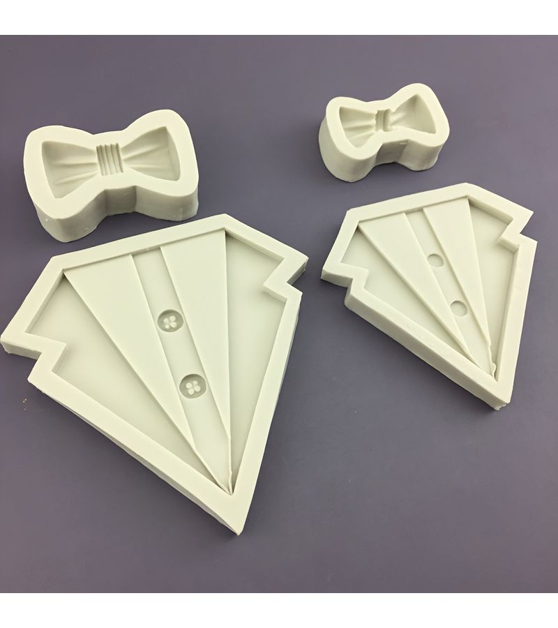 Set Of 2 Reusable Shirt Shaped Baking Molds For Cakes And Bread - Image 2