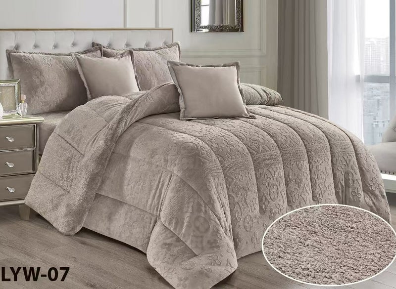 مون مفرش سرير شتوي نفرين بتصميم هندسي ومحفور مصنوع من المخمل والفرو الناعم مكون من 6 قطع ( 1 مفرش +1 شرشف مطاط للمرتبة + 2 كيس مخدة +2 كيس للوسادة المربعة ) مقاس المفرش 230X250 سم - Image 2