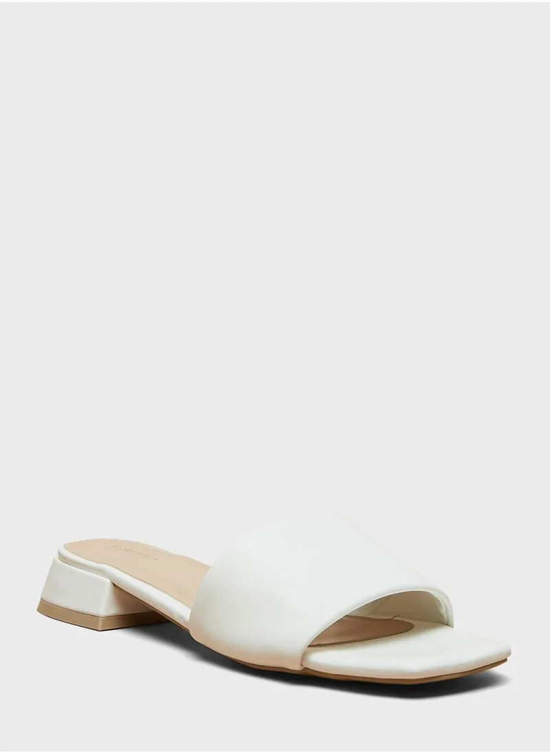 shoexpress Flat Sandals