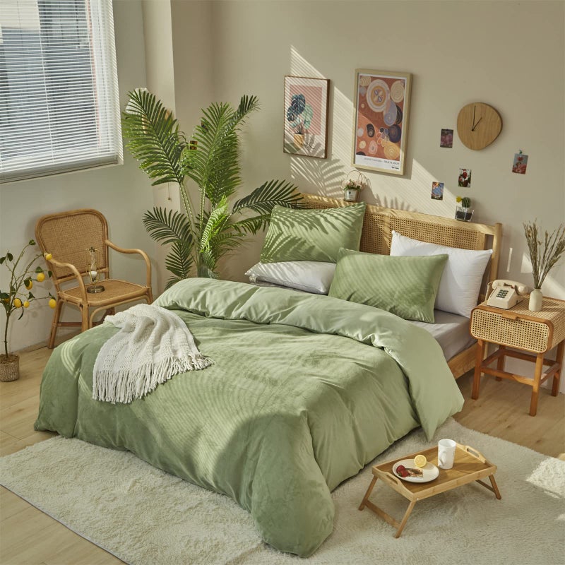 Houseri Sage Green Velvet Comforter Set Queen Fluffy Light Green Micromink Sherpa Bedding Sets Queen Warm 3 Pieces Lightweight Durable Solid Green Flannel Fuzzy Extra Comfy Soft Plush Bed Quilts Queen - Image 4