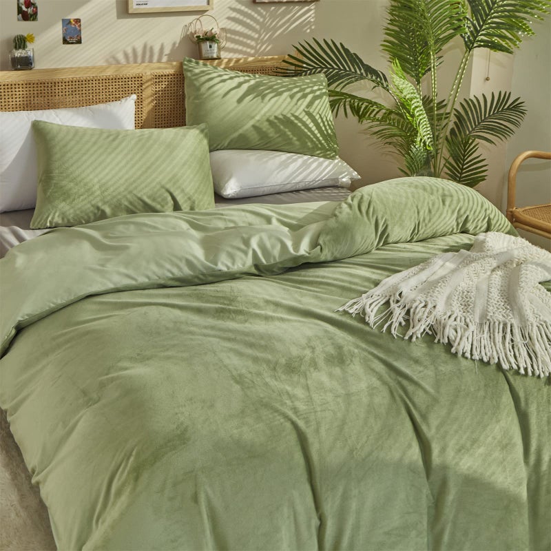 Houseri Sage Green Velvet Comforter Set Queen Fluffy Light Green Micromink Sherpa Bedding Sets Queen Warm 3 Pieces Lightweight Durable Solid Green Flannel Fuzzy Extra Comfy Soft Plush Bed Quilts Queen - Image 3