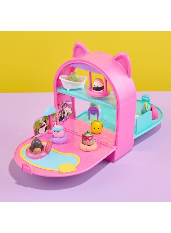 سكويش مالوز مجموعة ألعاب Squish-a-longs Party Pack On-The-Go - السلسلة 1 - ثلاث دمى صغيرة قابلة للضغط بحجم 1 بوصة مع 9 قطع أثاث - اجمع، بادِل، والعب - Image 4
