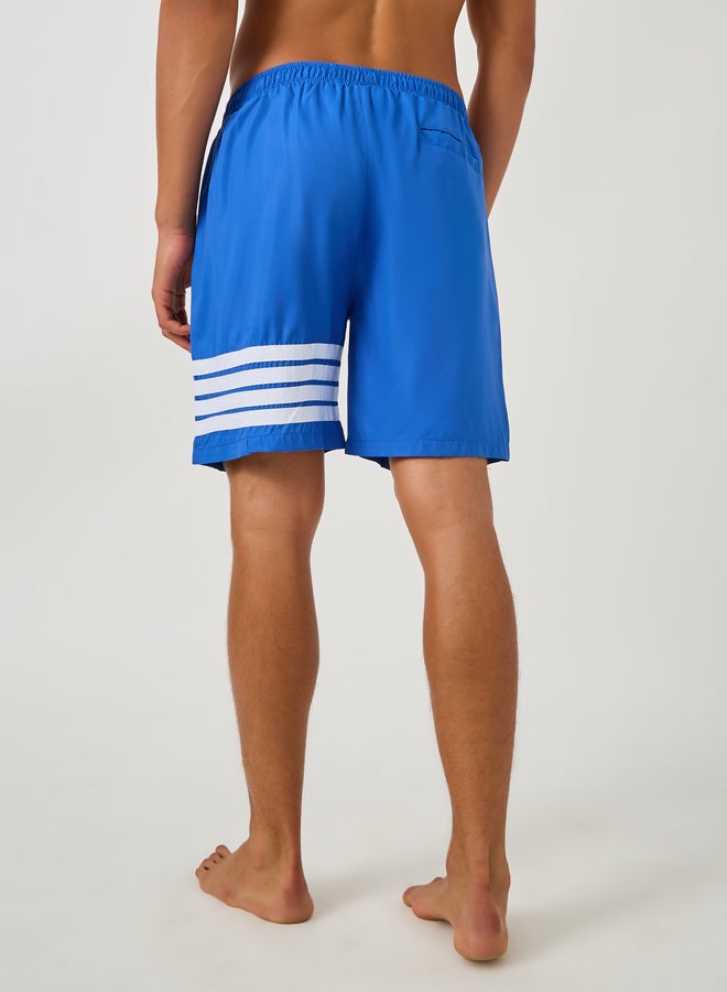 ستايلي شورت سباحة ستایلی مخطط بقصة عادية مع تفاصيل شعار - Image 4