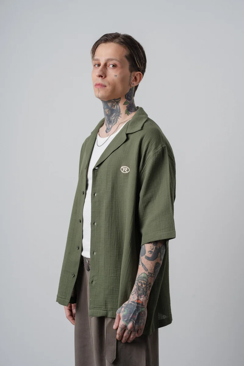 RESPIRE Men's R Embroidered Short-Sleeve Muslin Oversize Shirt Dark Khaki