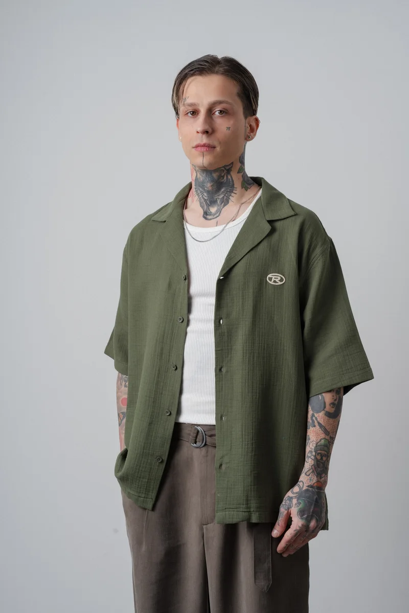 RESPIRE Men's R Embroidered Short-Sleeve Muslin Oversize Shirt Dark Khaki