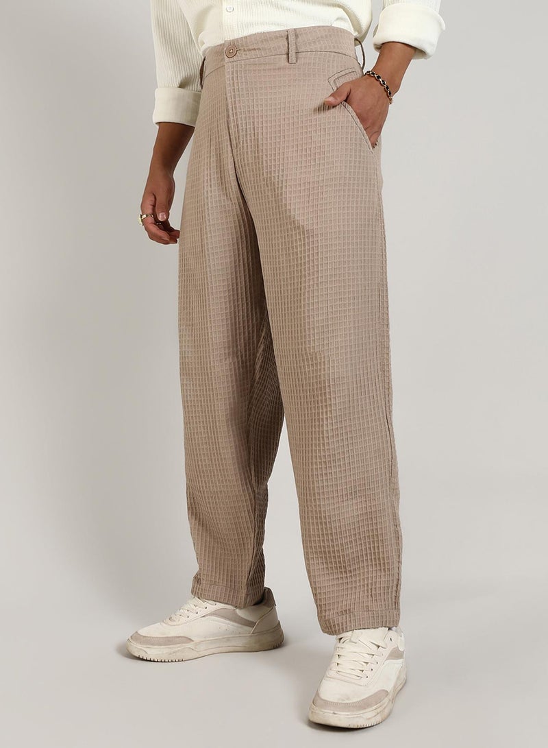 Campus Sutra Campus Sutra Men's Beige Textured Graph Check Trousers For Casual Wear | Tailored Fit | Mid-Rise | Button Closure | Trousers Crafted With Comfort Fit For Everyday Wear - Image 3