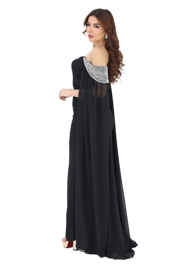 Modern Design A long, luxurious velvet dress made of raw velvet. The elegant Oudi dress is hand-embroidered on the sleeves. A comfortable piece that adds a touch of elegance and sophistication to your look. A great  - Image 3