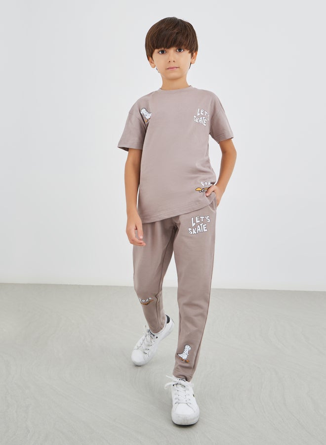 Styli Slogan Print Short Sleeve T-Shirt and Joggers Set - Image 1