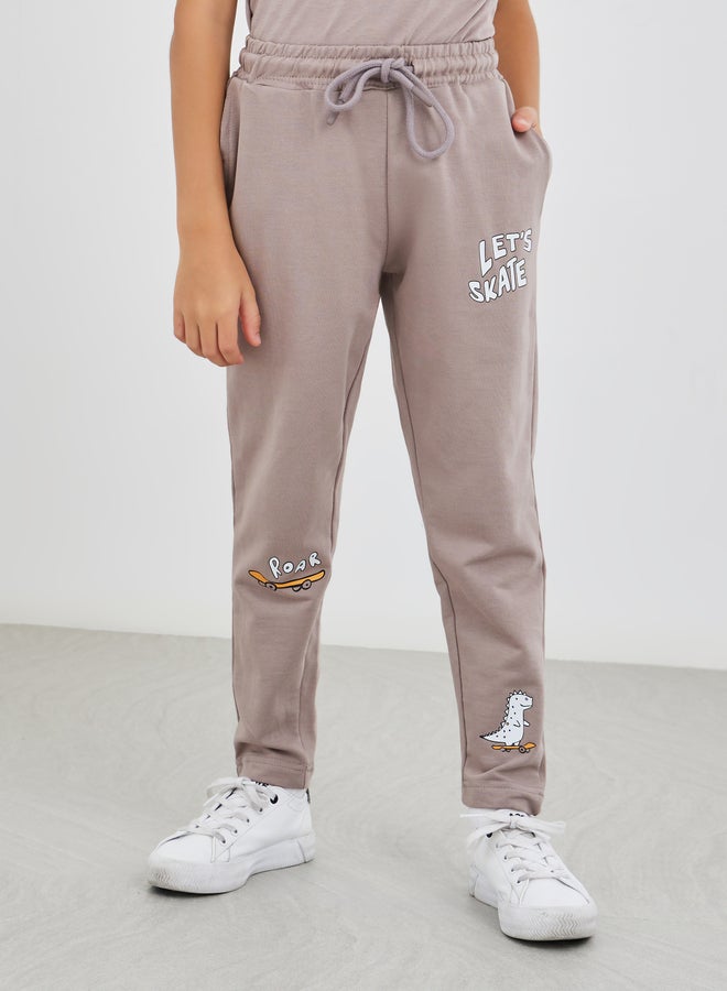 Styli Slogan Print Short Sleeve T-Shirt and Joggers Set - Image 5