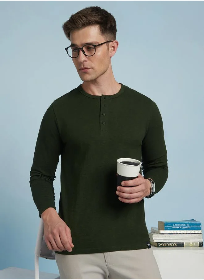 دينيس لينغو Trendy Olive Round Neck T-Shirt for Men with a self-fabric neckband, designed in premium 100% cotton slub jersey for a relaxed and breathable fit.