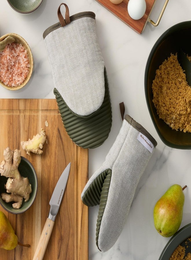 KITCHENAID® Evergreen Design Series Herringbone Ribbed Soft Silicone Mini Oven Mitts 2-Pack Set, Heat Resistant up to 500°F, Flexible & Waterproof, Deep Forest Green, 5.5"x9" - Image 4