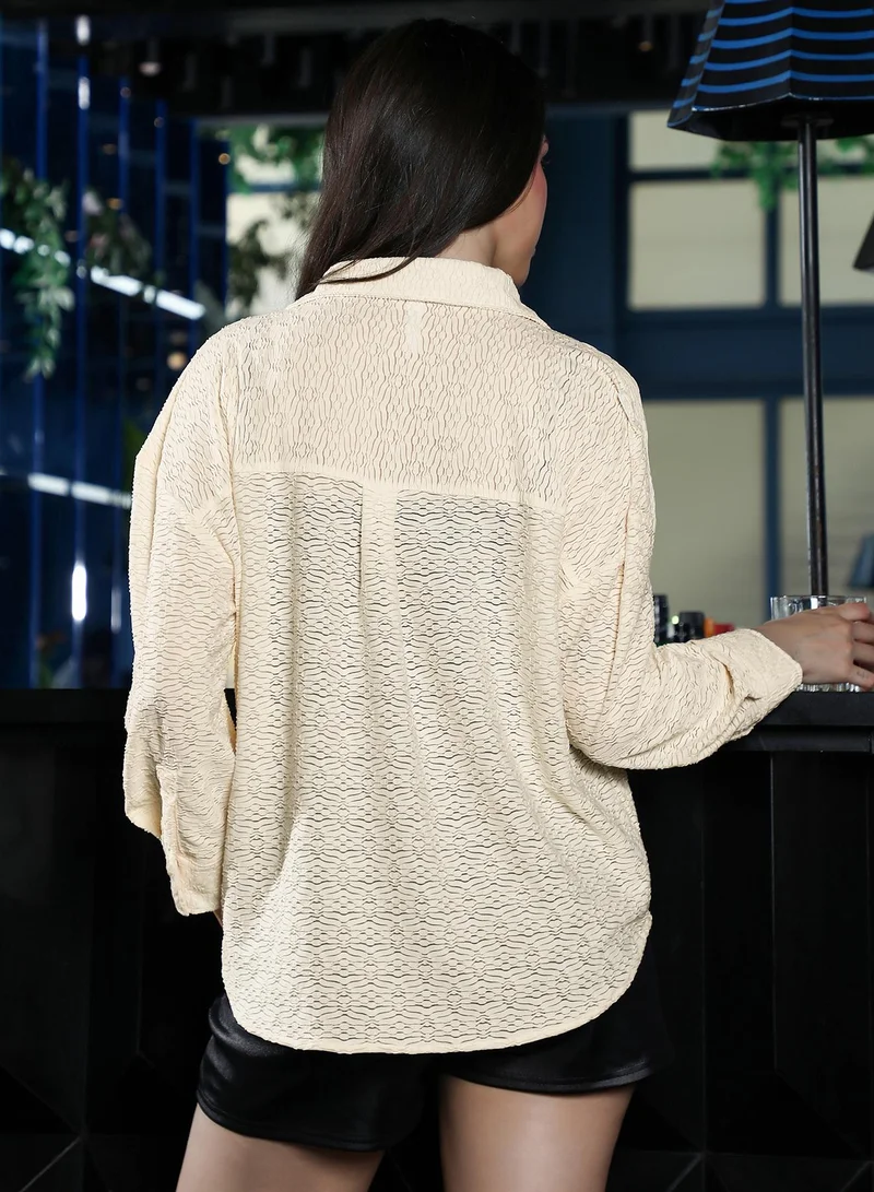 Pinacolada  Women's Off-White Dunes-Tactile Oversized Shirt | نساء | أكمام طويلة | سادة | طوق منتشر | كاجوال كبير الحجم | قميص for Women | Best Price UAE