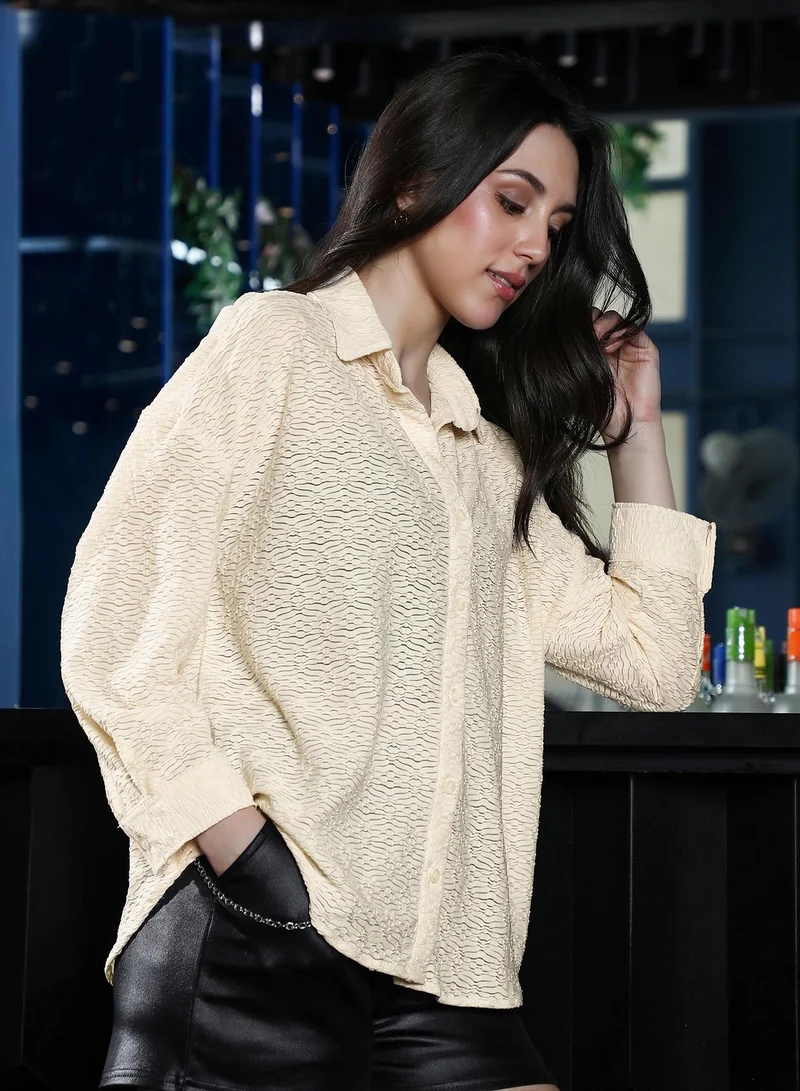 Pinacolada  Women's Off-White Dunes-Tactile Oversized Shirt | نساء | أكمام طويلة | سادة | طوق منتشر | كاجوال كبير الحجم | قميص for Women | Best Price UAE