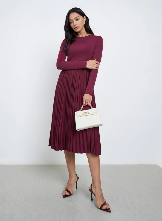 Styli Styli Burgundy Pleated Ribbed Knit Midi Dress