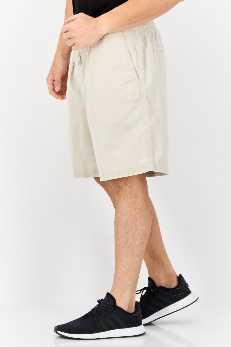 DOCKERS شورتات تشينو صلبة للرجال بسحب الحبل، بيج - Image 4