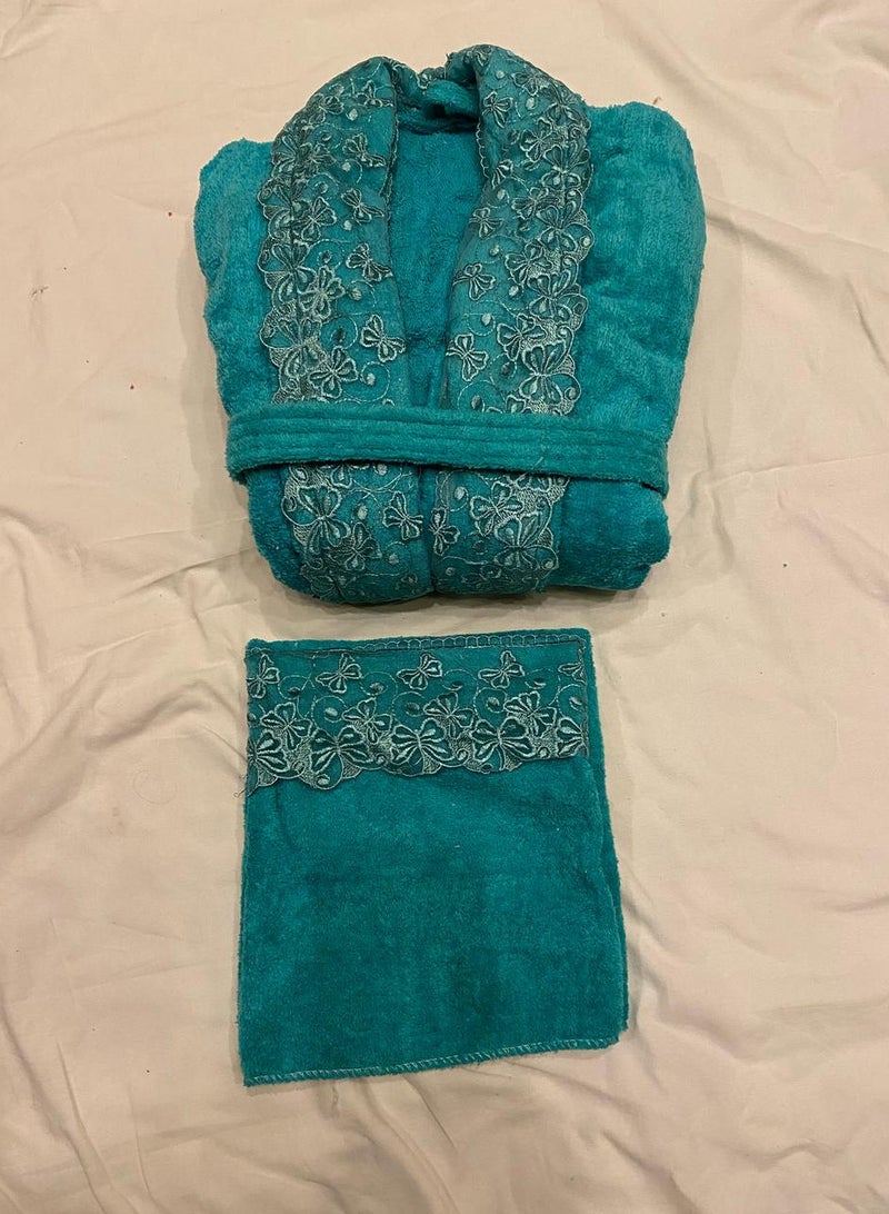 برنس حمام قطن مصري من مصانع المحله باللون اللبني _ ناعم الملمس وقدره عاليه علي امتصاص الماء والتنشيف