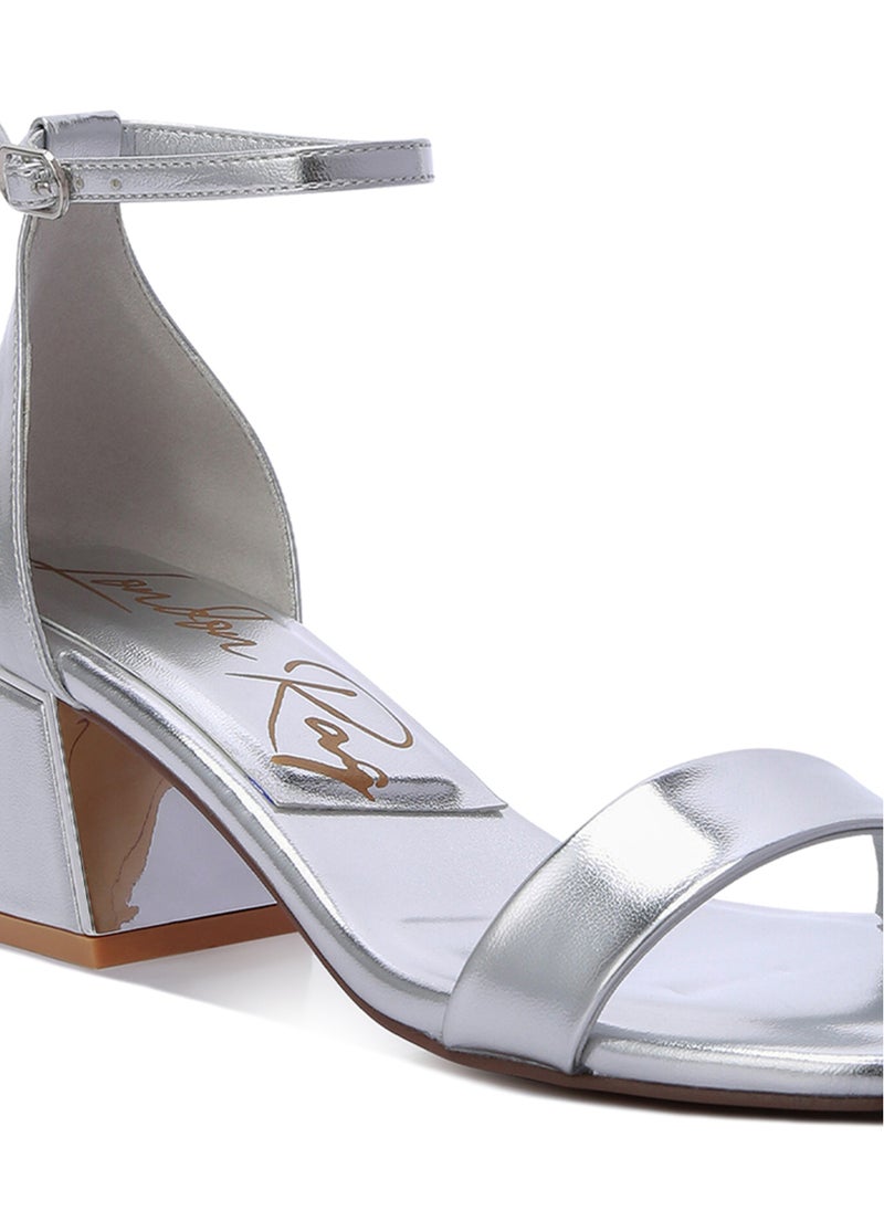 Metallic Block Heel Sandals in Silver - pzsku/ZE39461B3C3A2A7DD69D5Z/45/_/1740120123/1dc543f7-faff-45b1-a85b-d84556136758