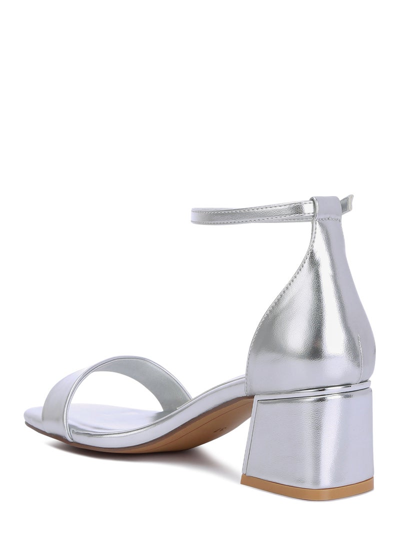 Metallic Block Heel Sandals in Silver - pzsku/ZE39461B3C3A2A7DD69D5Z/45/_/1740120167/c4524c2b-d732-4f37-841c-b84e23fd720d