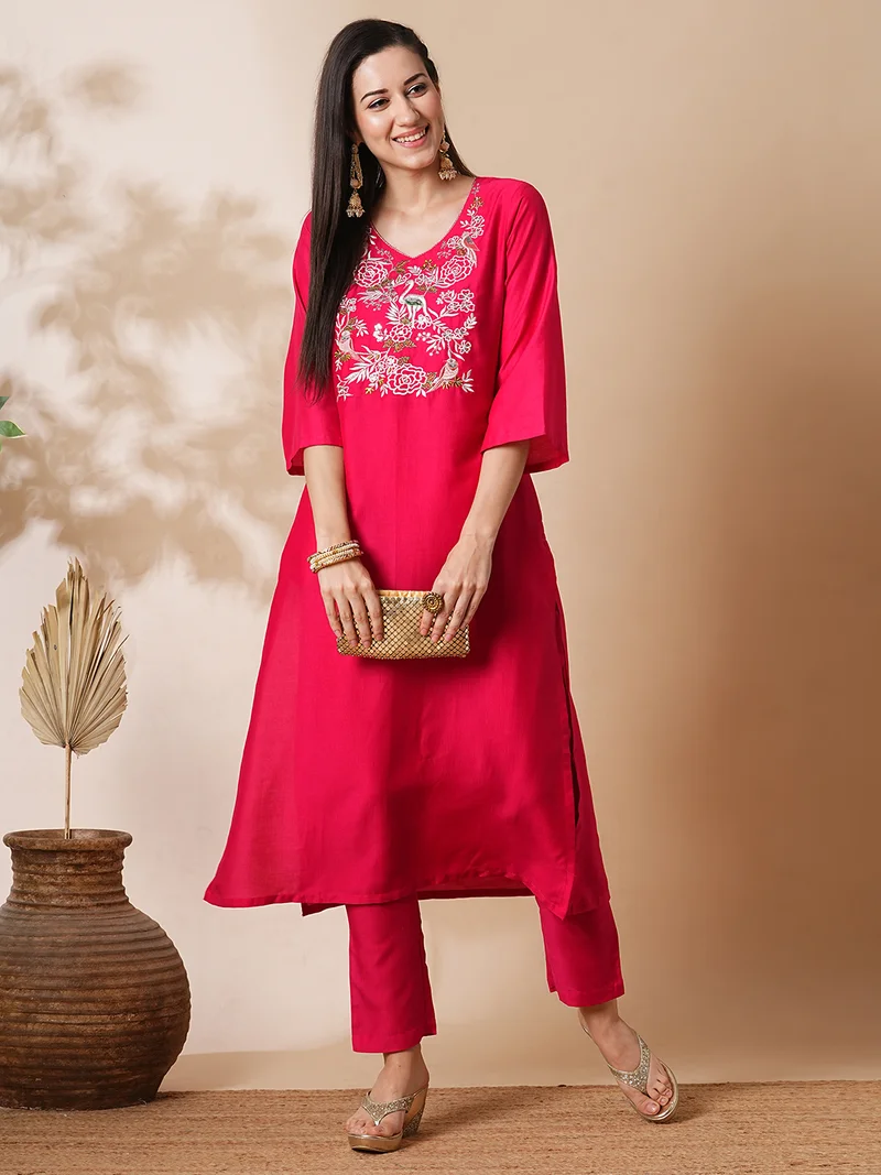 globus Women Pink Floral Embroidered Thread Work Straight Kurta With Trousers