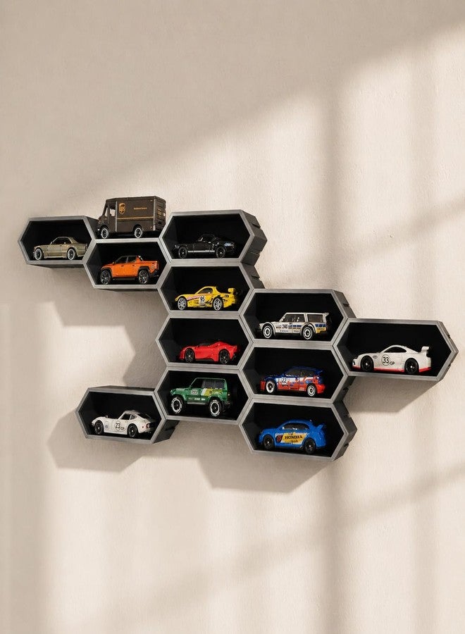 Garage64 رف عرض جداري معياري من Garage64 لسيارات هوت ويلز | رف جداري سداسي الشكل لسيارات مصبوبة بمقياس 1/64 | أسود مطفي، سهل التركيب بدون أدوات | وحدة تخزين قابلة للتوسيع على شكل خلية نحل لسيارات هوت ويلز، ماتش بوكس، وسيارات مصبوبة بمقياس 1:64 (قطعة واحدة) - Image 1