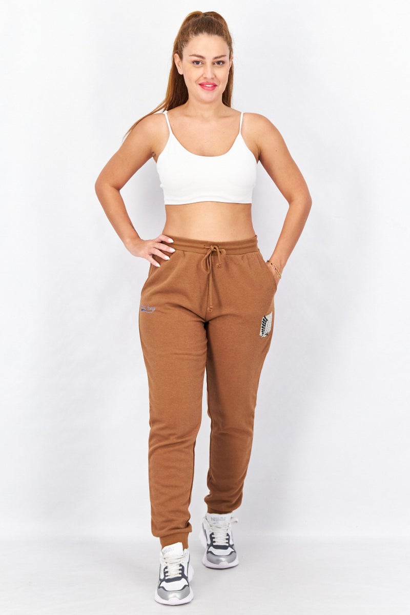 Attack on Titan سروال جوجر مزخرف بسحب للنساء، بني - Image 2