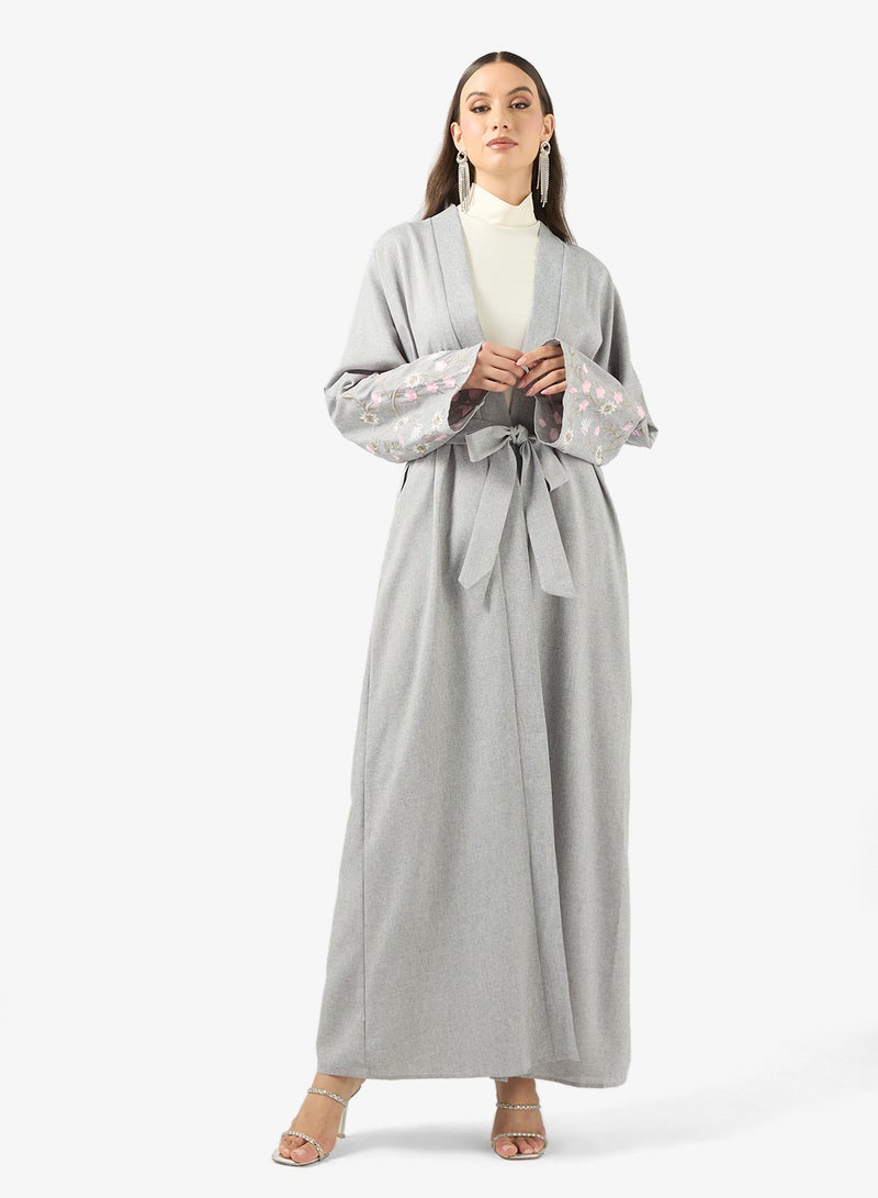 خزانة عباية بأكمام مطرزة بالزهور - Image 1