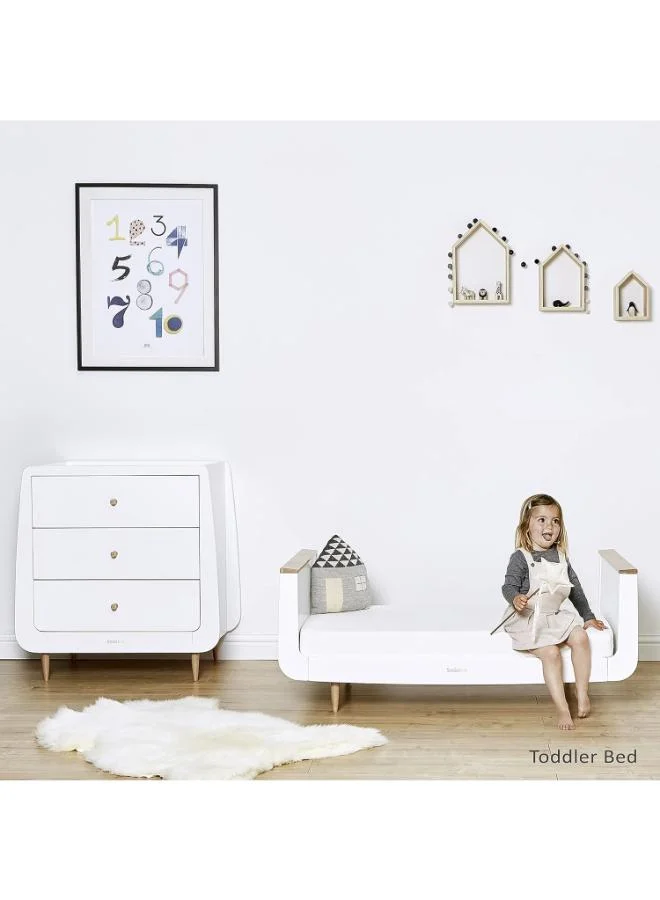 Snuz Nursery Set Kot + Changer Skandi Infant And Baby/Toddler , Includes Cot Bed - Changing Unit , 0M - 4 Years , Cot - H89Cm X W72 X L133Cm/Changing Unit - H96 X W85 X D55Cm. - White And Ombre Skandi