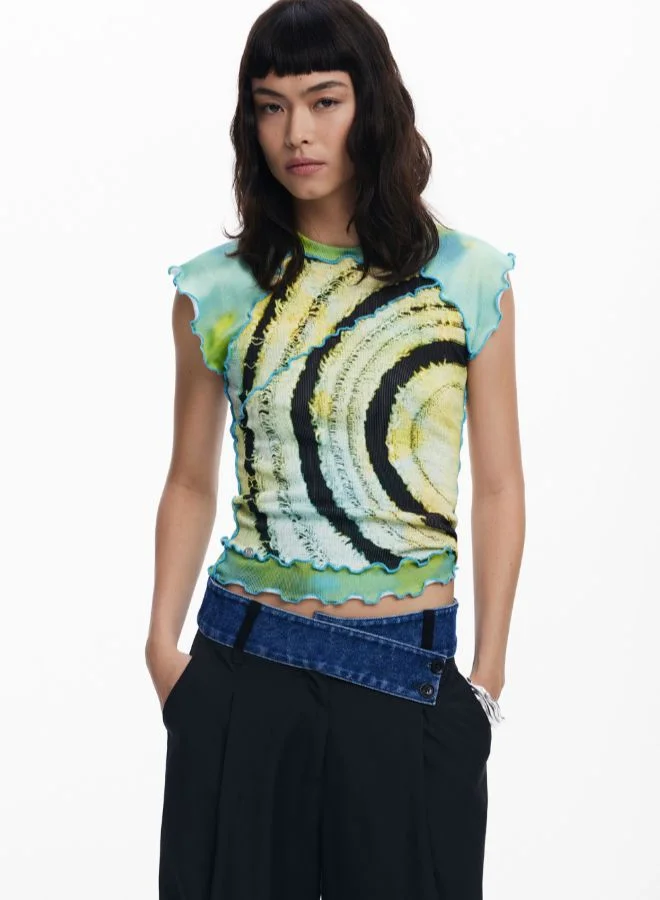 Short-sleeve T-shirt with circles