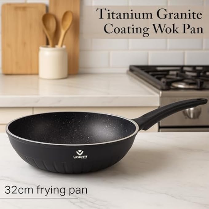 ريحني مقلاة ووك فوجاتي 32 سم مطلية بالتيتانيوم الأسود ومتينة وغير لاصقة وعميقة للطهي، مقلاة ألومنيوم مطروقة سهلة التنظيف ومقاومة للخدش وخالية من حمض بيرفلورو الأوكتانويك (PFOA) وأدوات طهي من الجرانيت للمطبخ المنزلي - Image 3