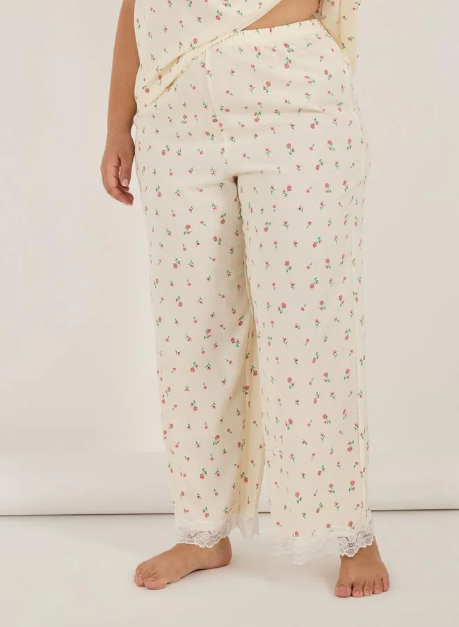 Styli Styli Pack of 3 - Plus Size All Over Ditsy Floral Print Cami Top- Robe and Pyjama