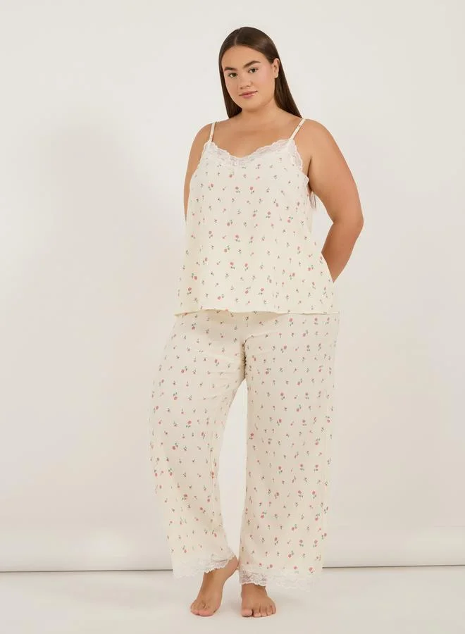 Styli Styli Pack of 3 - Plus Size All Over Ditsy Floral Print Cami Top- Robe and Pyjama