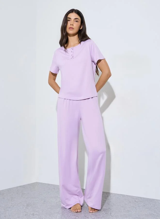 ستايلي Purple Henley T-Shirt and Straight Pajama Set