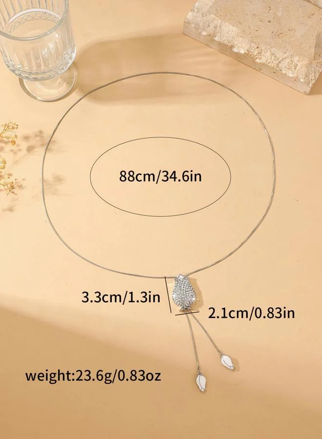 تايك تو قلادة بشرابة على شكل وردة مرصعة بالراين