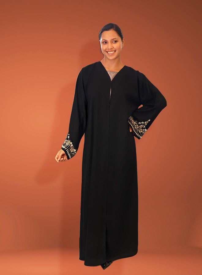 جميلة عباية سوداء بتطريز حجري على الكم - Image 1