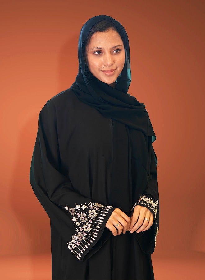 جميلة عباية سوداء بتطريز حجري على الكم - Image 3