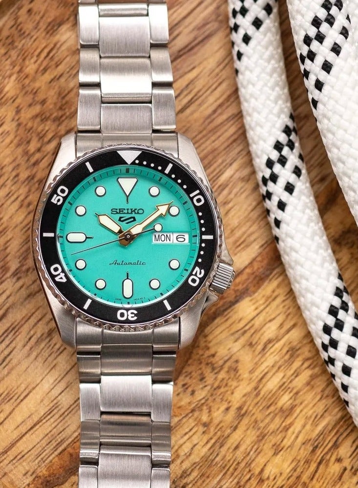 Seiko 5 ساعة تناظرية أوتوماتيكية للنهار والتاريخ 38 ملم من الفولاذ المقاوم للصدأ SRPK33K1 - Image 2