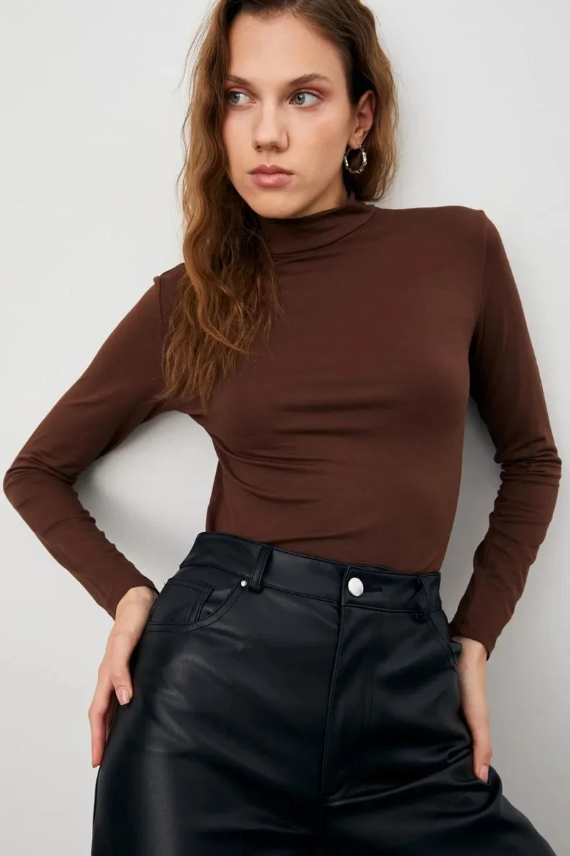 بيبانتولون BIPANTOLON Women's 4-Pack Slim Fit Turtleneck Bodysuits
